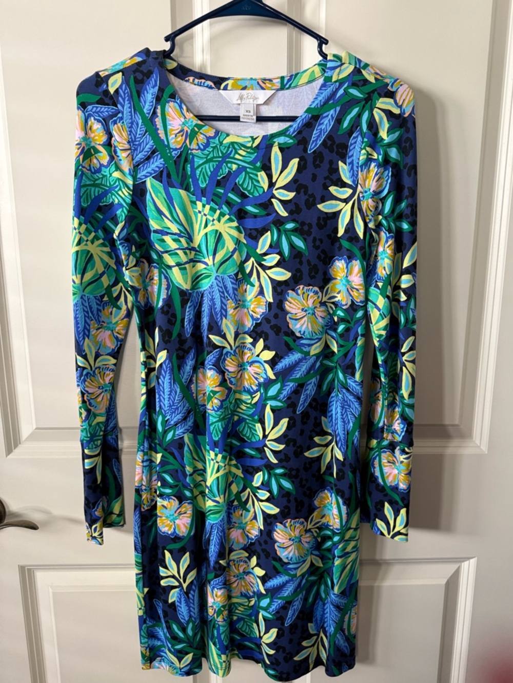 Lilly Pulitzer Ellis UPF 50+ Dress in Multi the hottest spot, XS.  Like new.